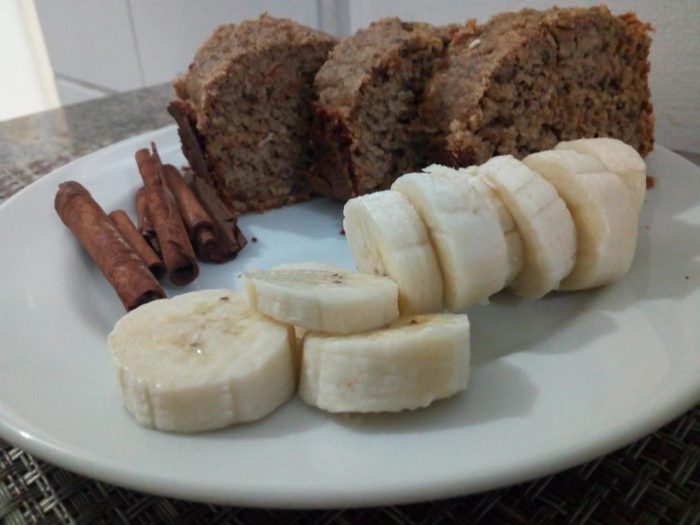 Bolo de Banana com aveia e canela
