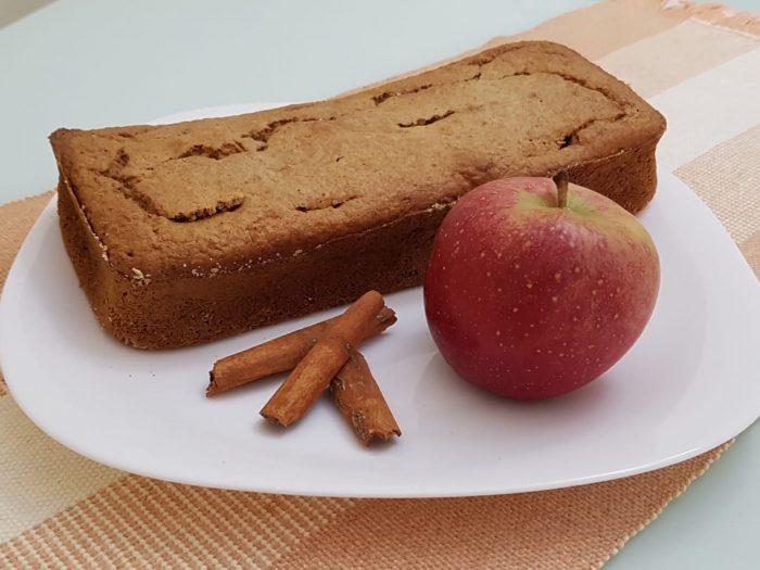 Bolo de Aveia com banana, maçã e canela